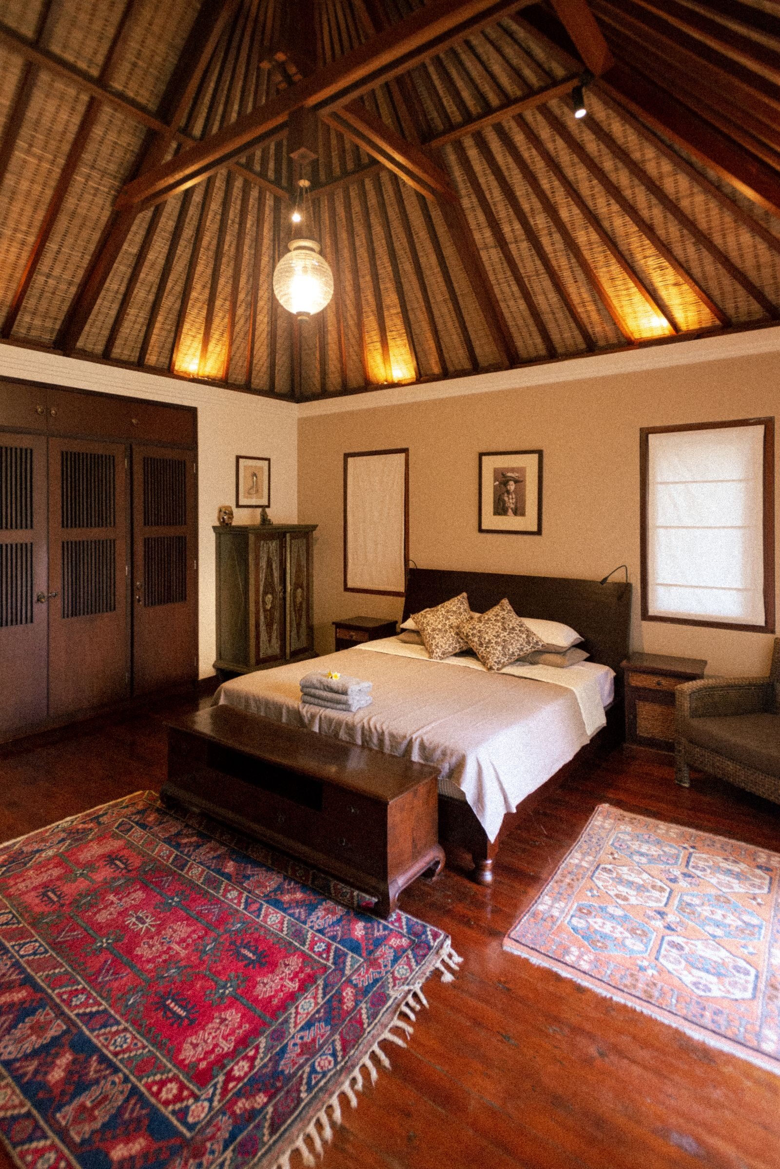 A cosy bedroom at Villa Amara with a warm timber ceiling, soft linen bedding and morning light